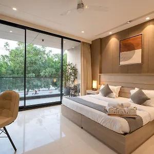 **** Hotel The Lodgers Luxury Near Golf Course Road India